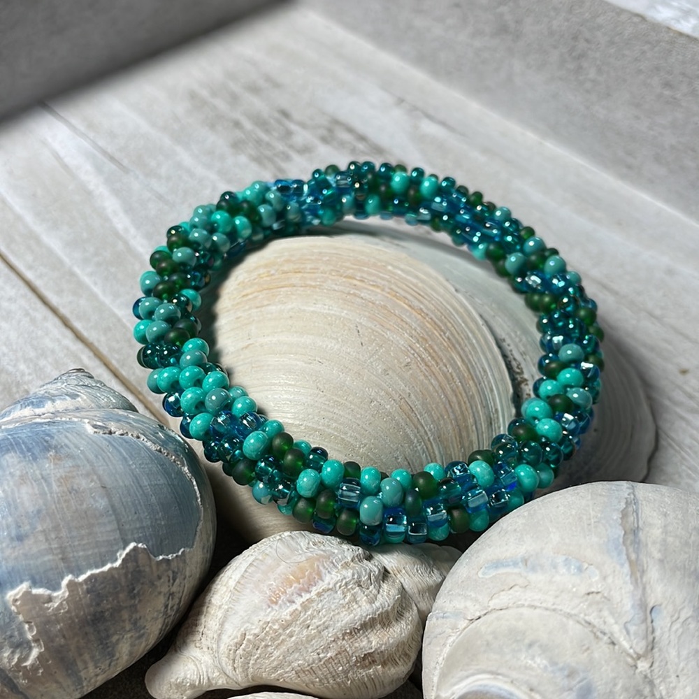 Aqua and teal crocheted bracelet - Picture 6 of 6